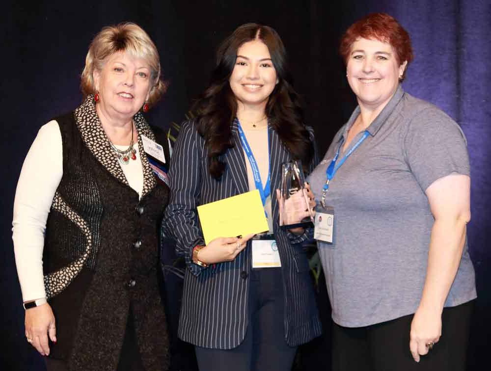 推荐正规买球平台 student receives award from N.C. Society for Human Resource Management